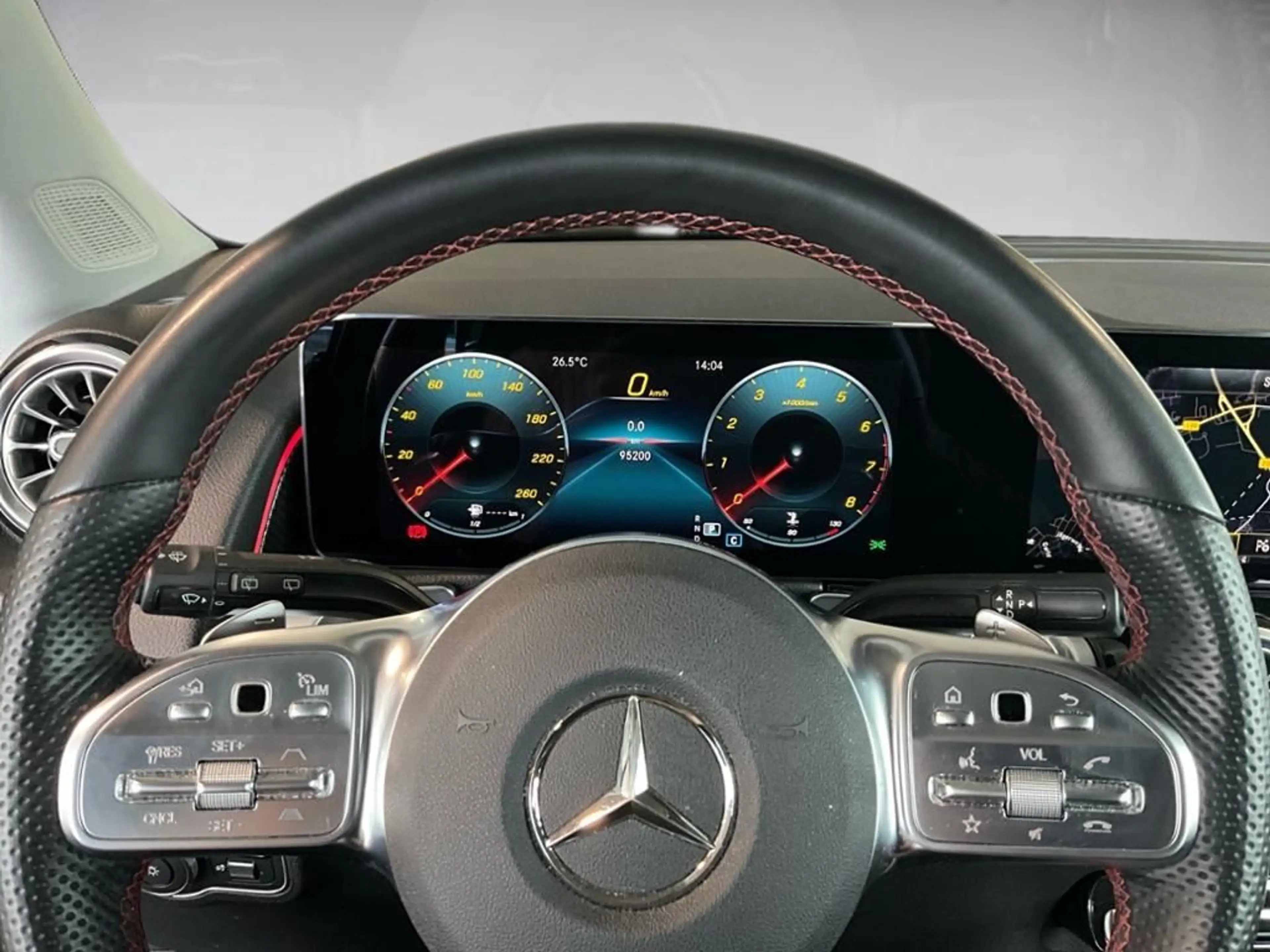 Mercedes-Benz GLB 200 AMG Styling ACC AHK AUT Kam. KlimaA LED — photo 12