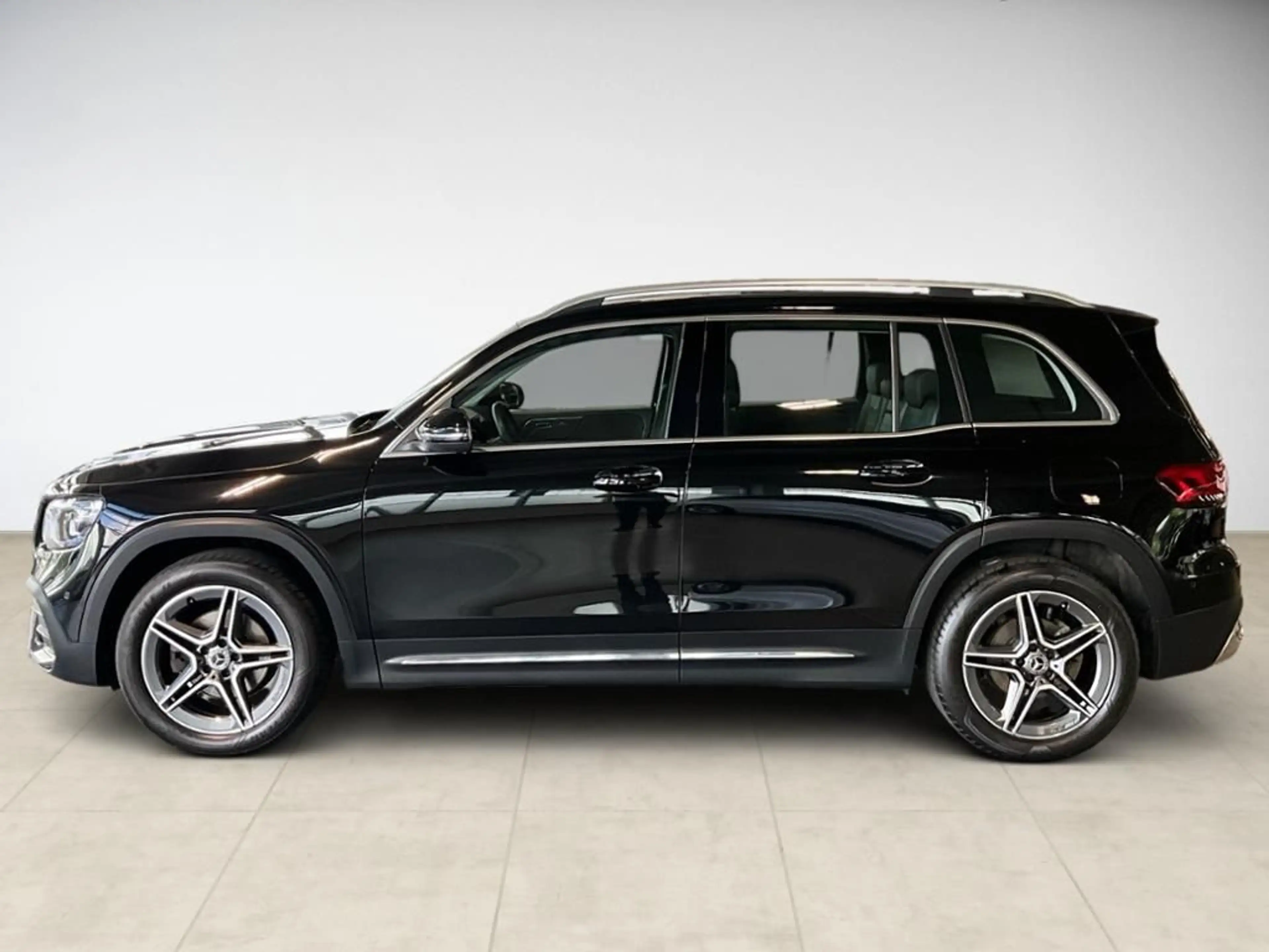 Mercedes-Benz GLB 200 AMG Styling ACC AHK AUT Kam. KlimaA LED — photo 3