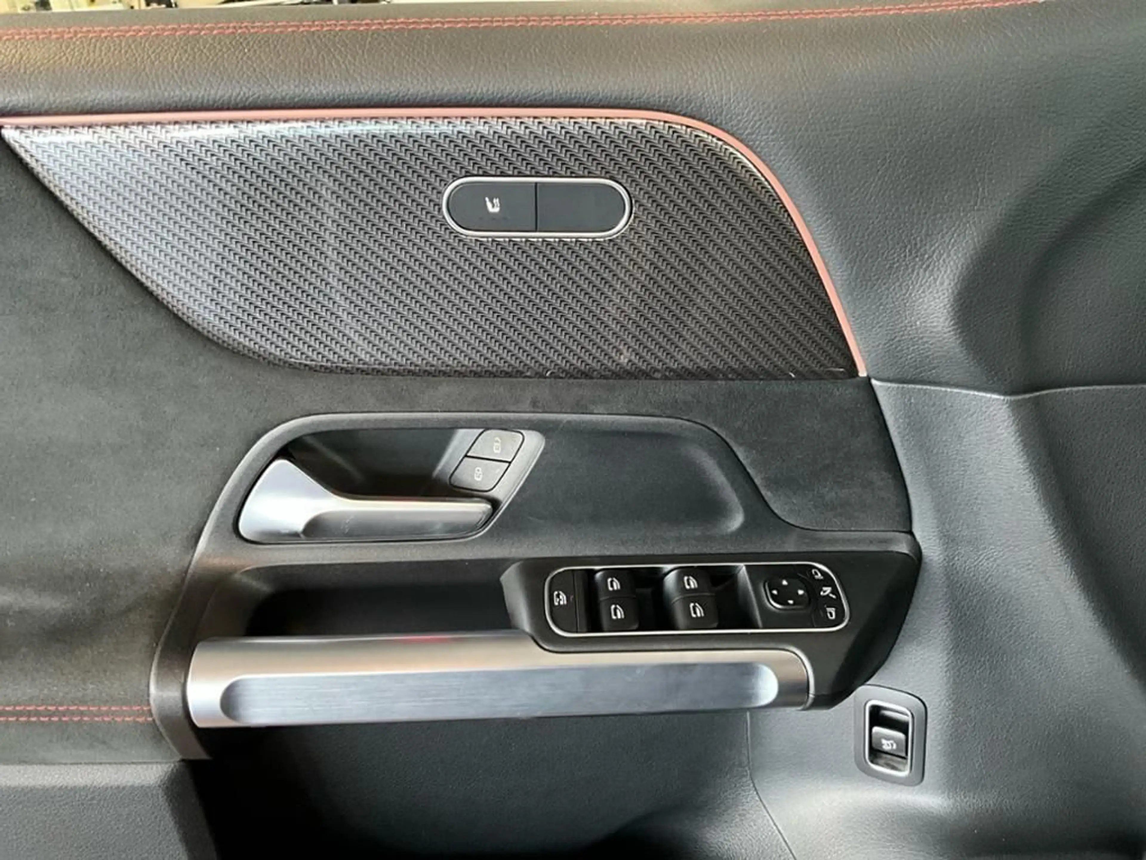Mercedes-Benz GLB 200 AMG Styling ACC AHK AUT Kam. KlimaA LED — photo 15