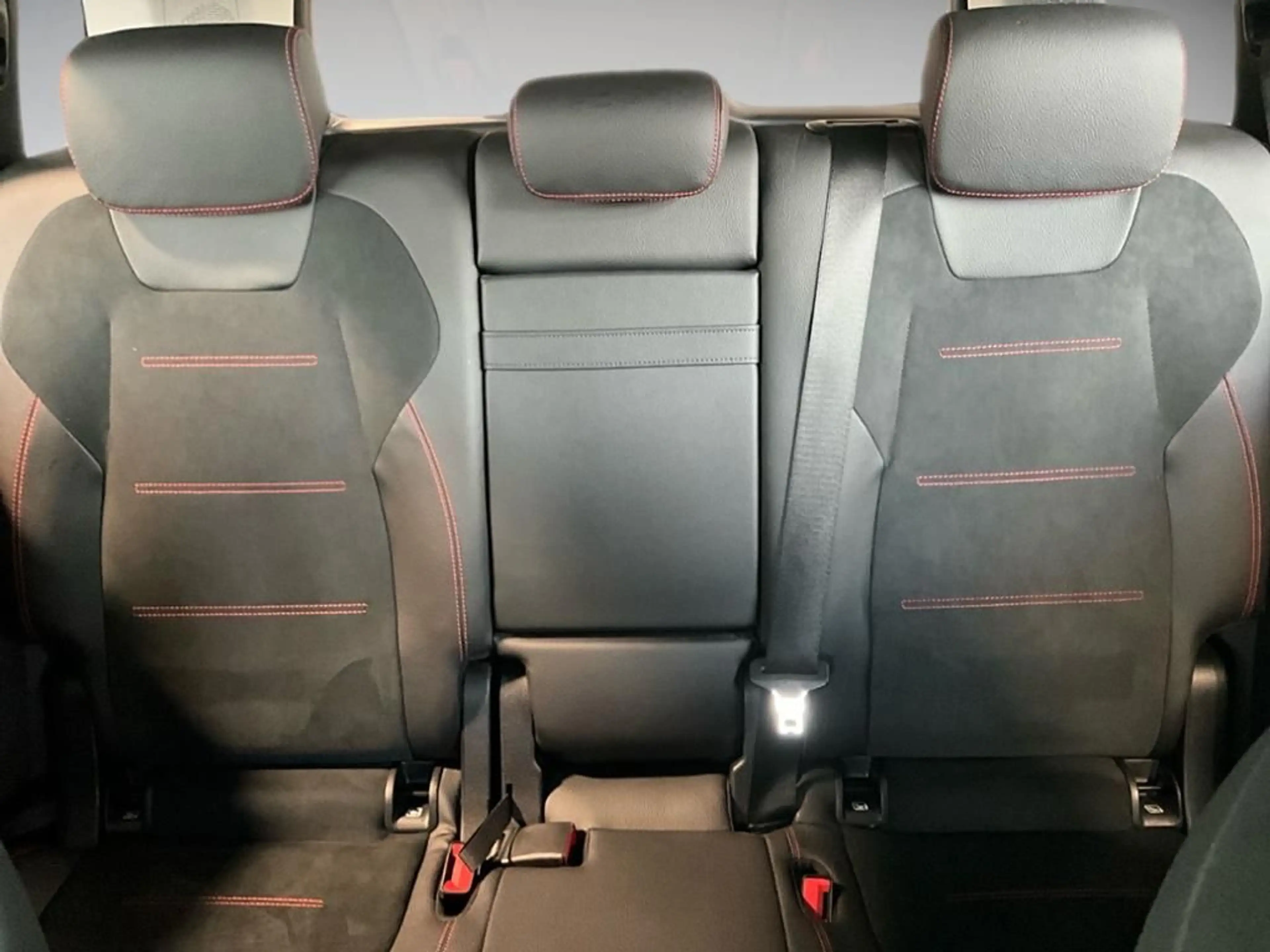 Mercedes-Benz GLB 200 AMG Styling ACC AHK AUT Kam. KlimaA LED — photo 10