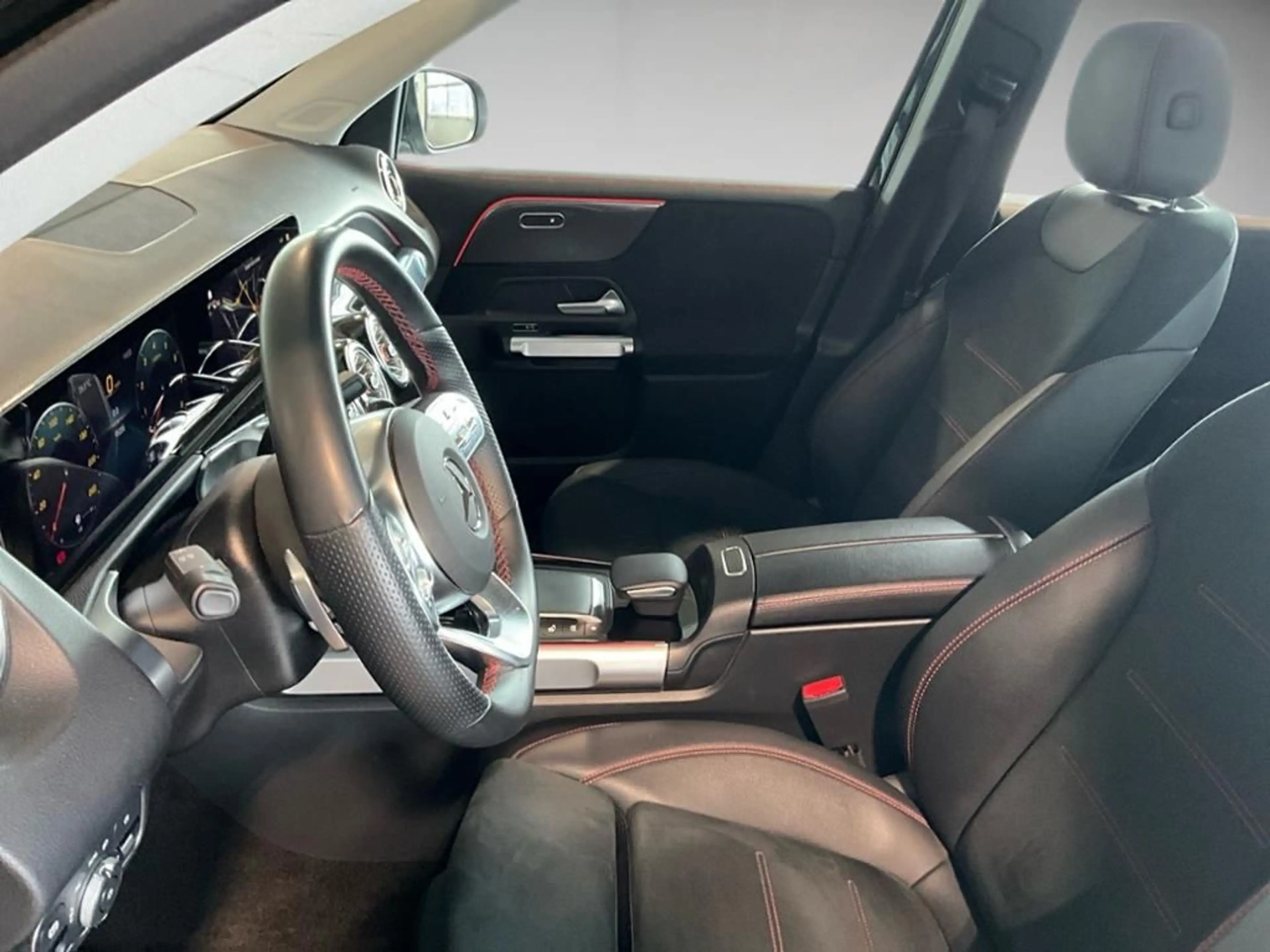 Mercedes-Benz GLB 200 AMG Styling ACC AHK AUT Kam. KlimaA LED — photo 6