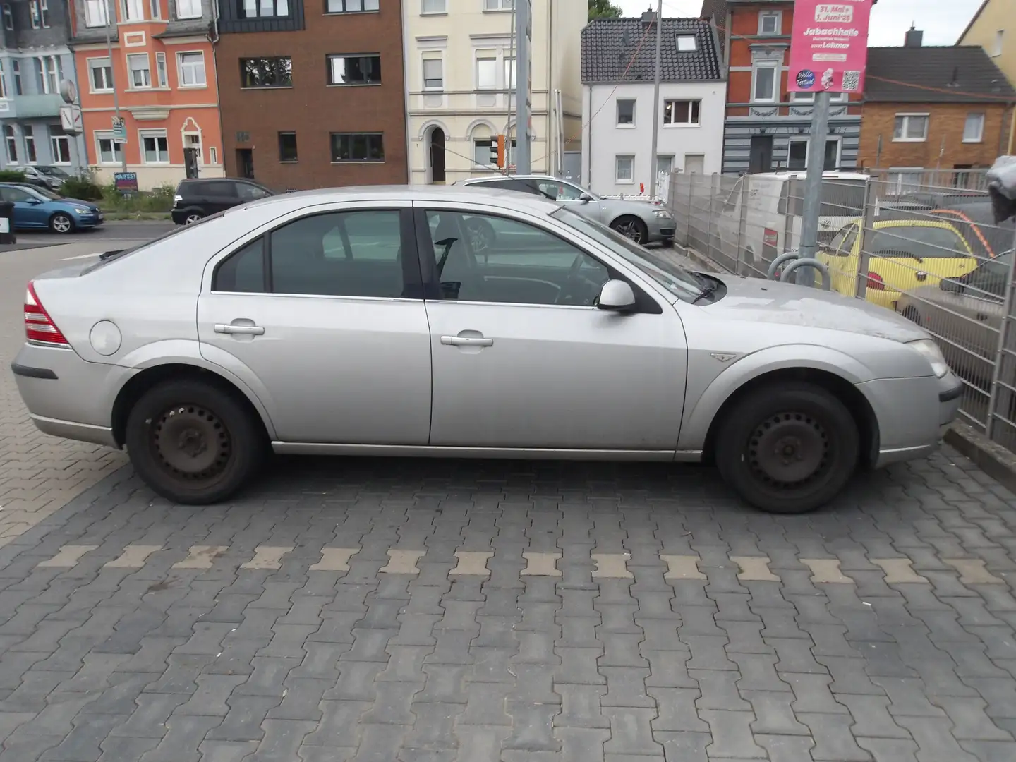 Ford Mondeo 1.8  Verkauf nur an Export Silber - 2