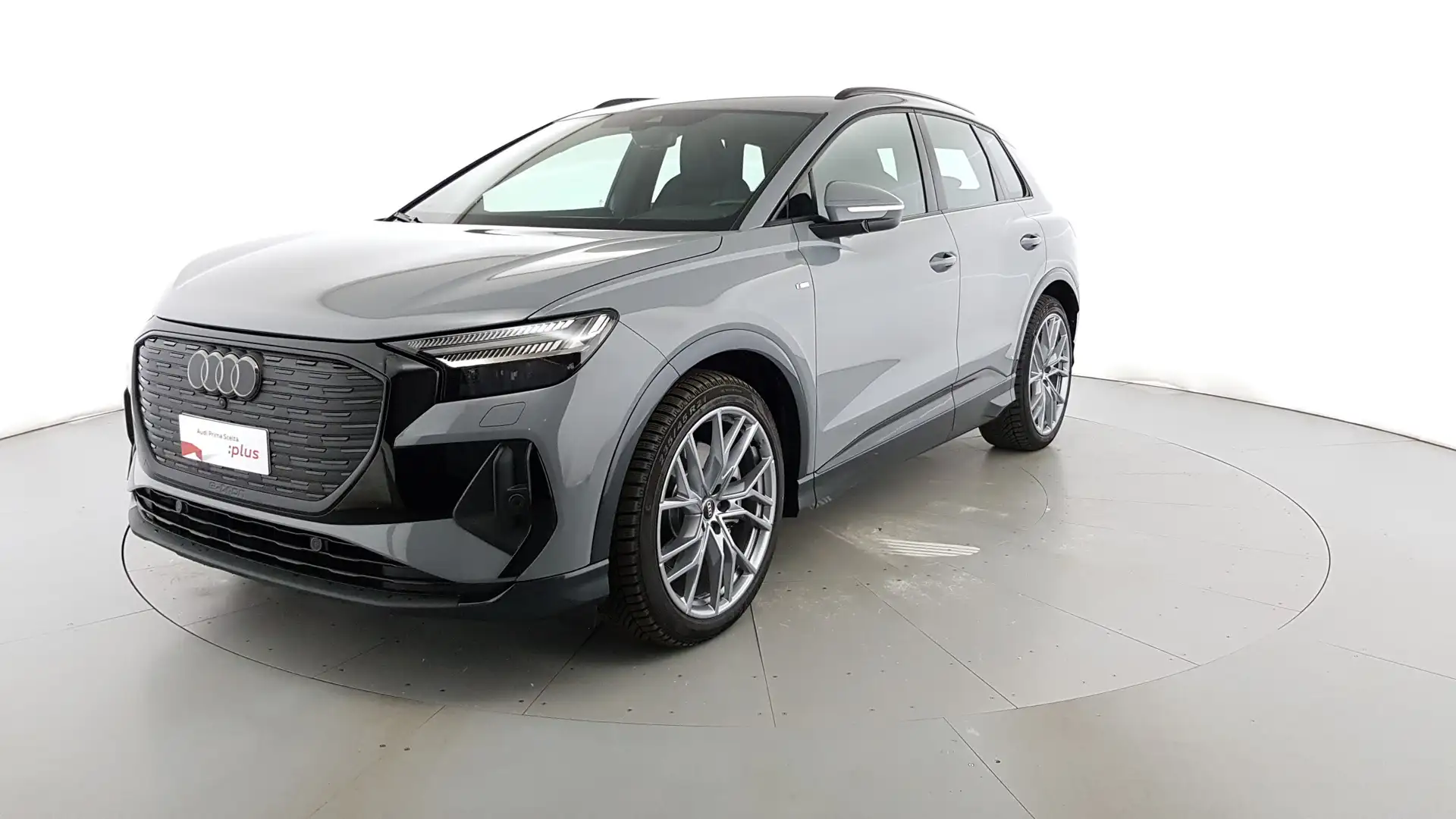 Audi Q4 e-tron 45 S line edition Grijs - 1