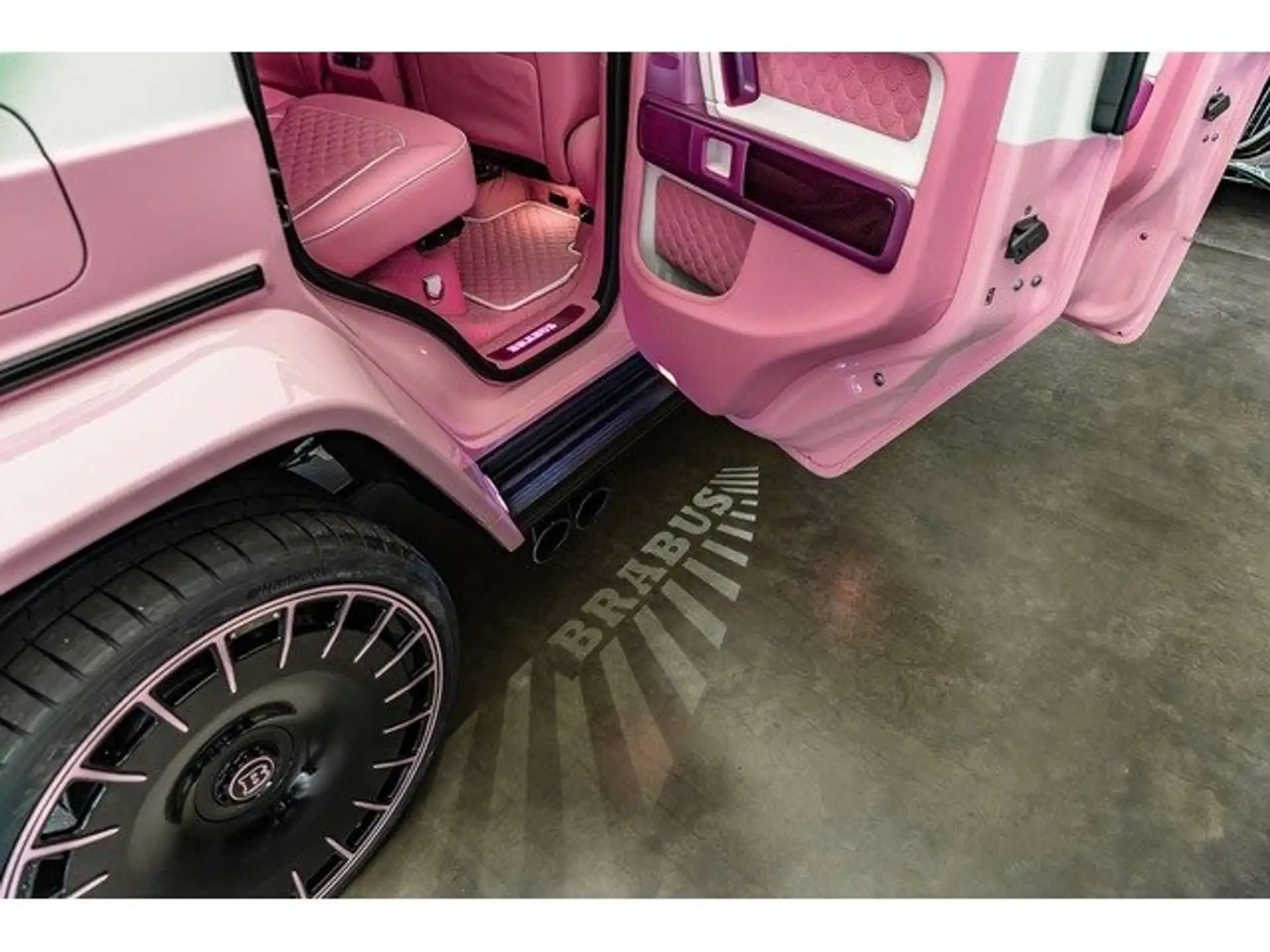 벤츠 G-Class G 63 AMG 2026 로즈골드 사진 3