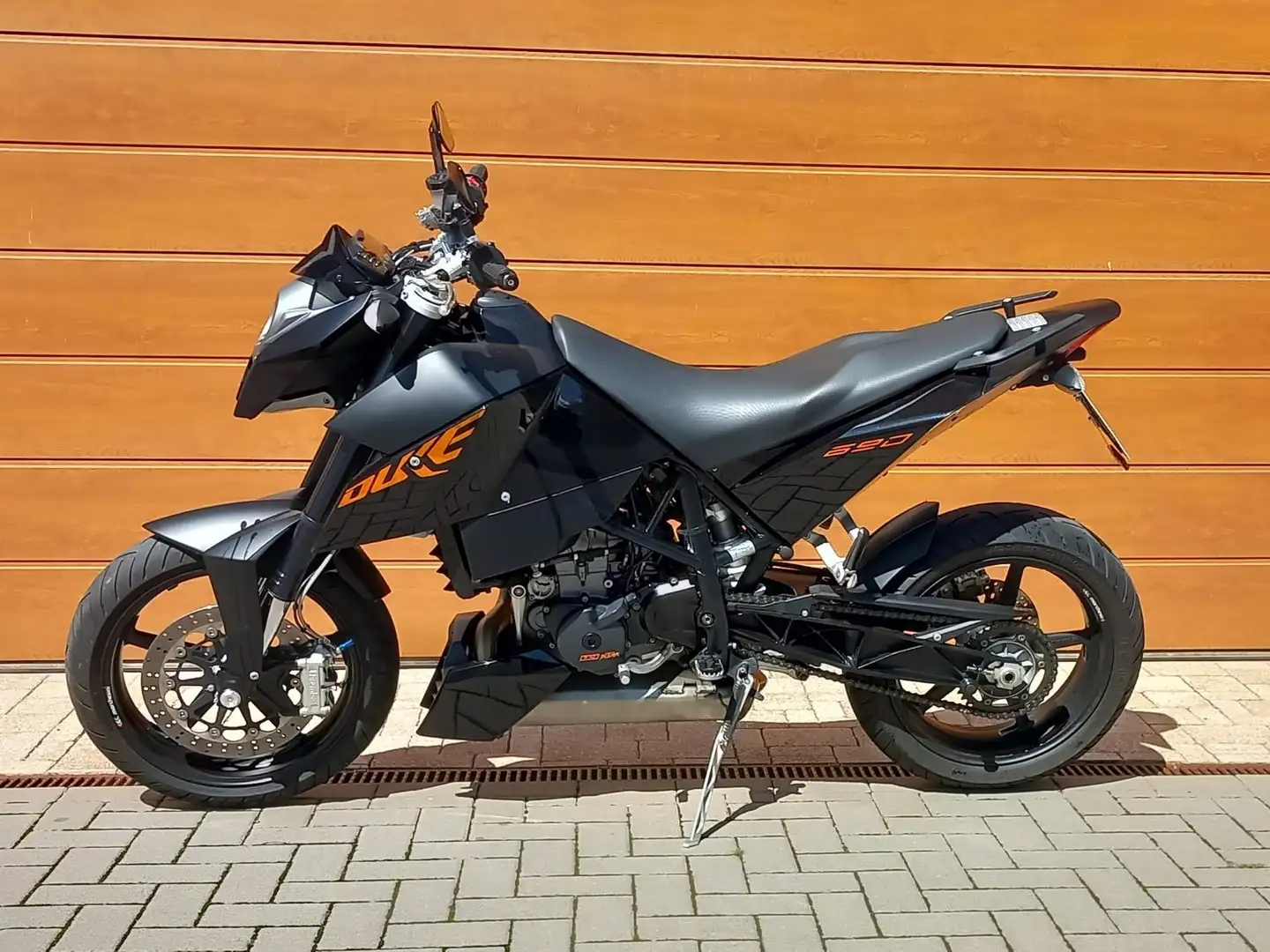 KTM 690 Duke Fekete - 1