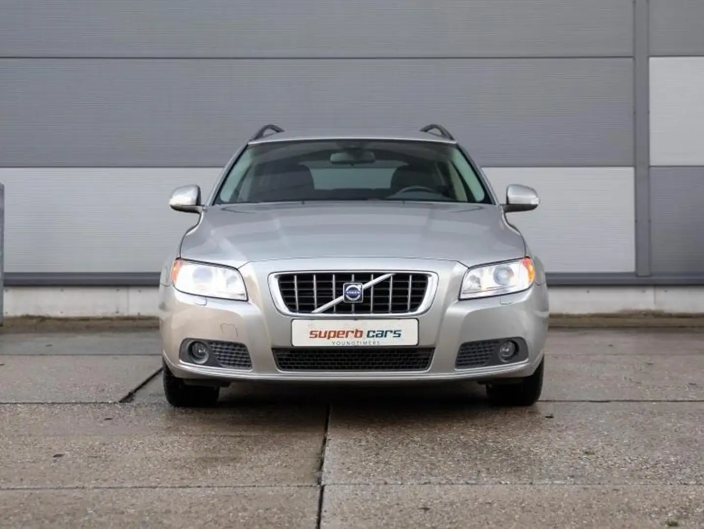 Volvo V70 3.2 AWD/Automaat/Dubbel glas/4x stoelvw/Trekhaak Brons - 2