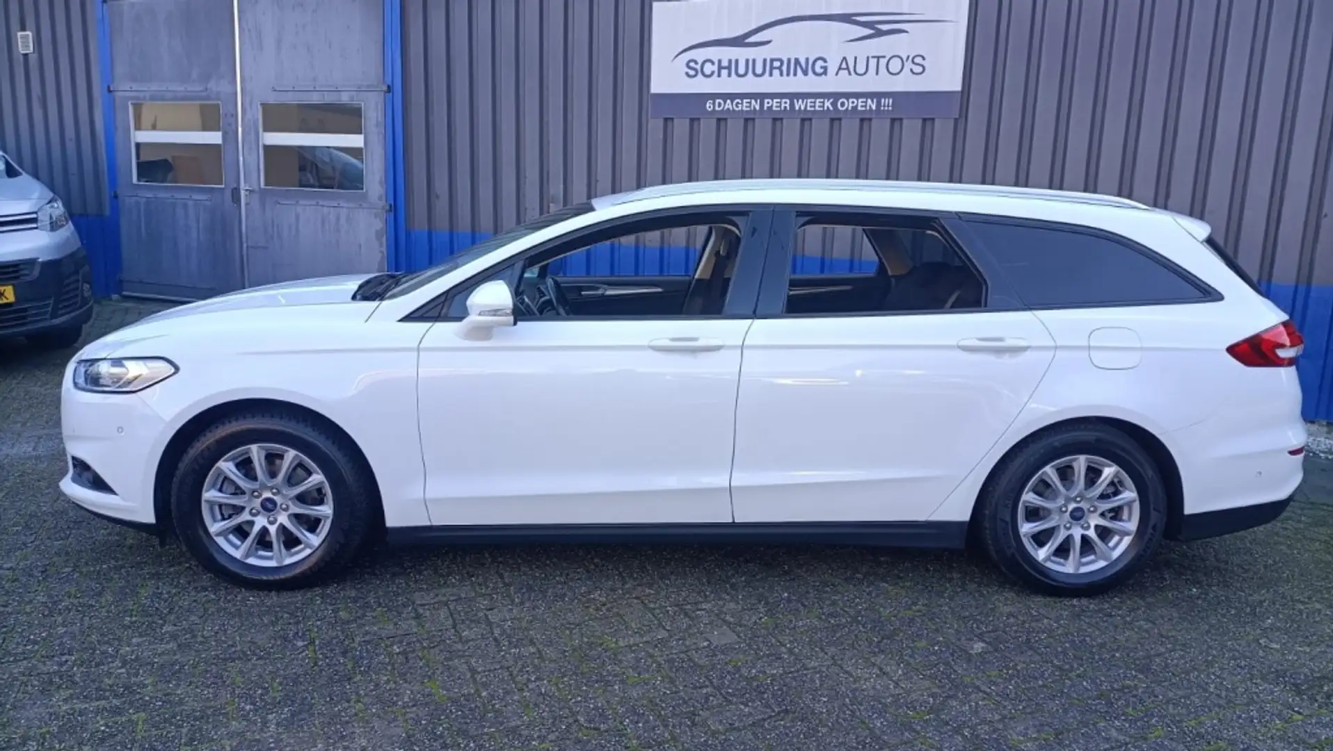 Ford Mondeo Wagon 1.5 Titanium Automaat Wit - 2