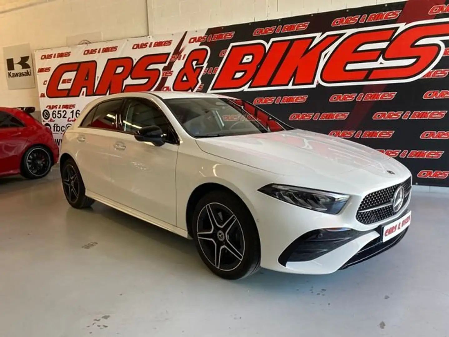 Mercedes-Benz A 250 e AMG LINE Weiß - 1