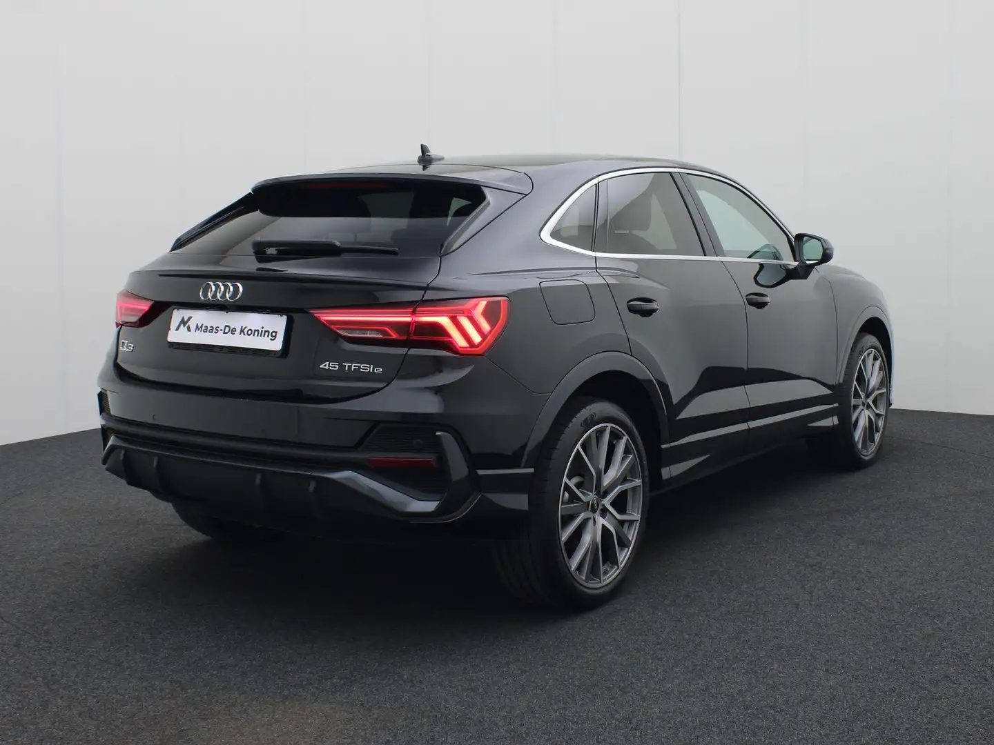Audi Q3 Sportback 45 TFSIe 180kW/245PK · Leder · Camera + Zwart - 2