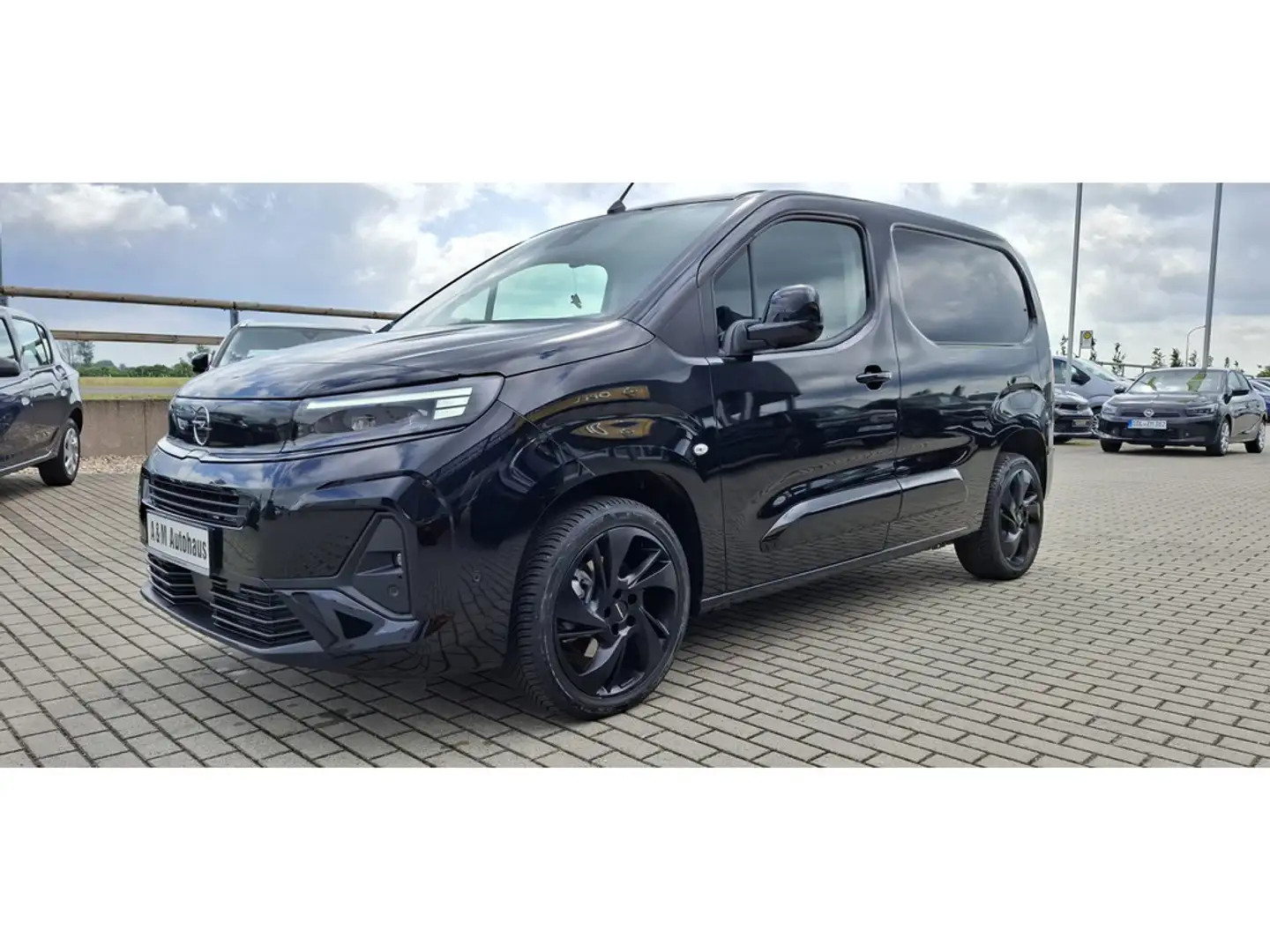 Opel Combo Cargo Electric Ultimate Schwarz - 1