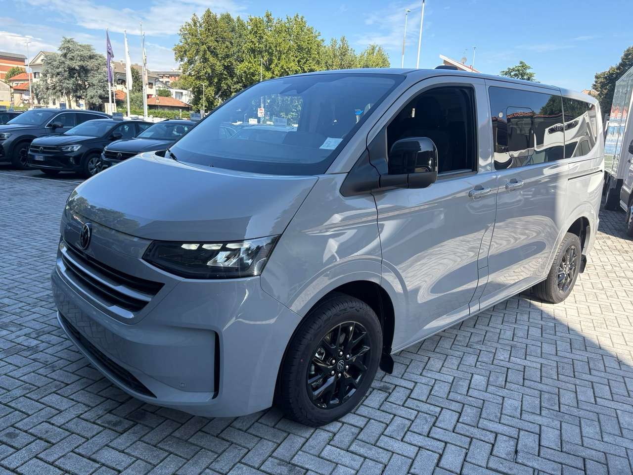 Volkswagen T7 Caravelle Caravelle Life 2.0 TDI 150cv DSG