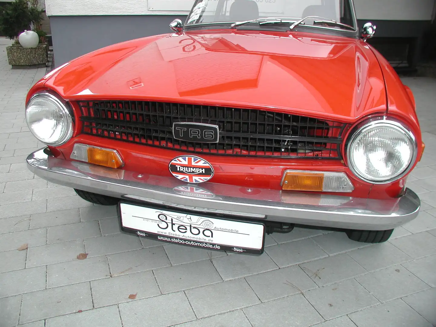 Triumph TR6 "PI" + Hardtop + TÜV Neu Rot - 2