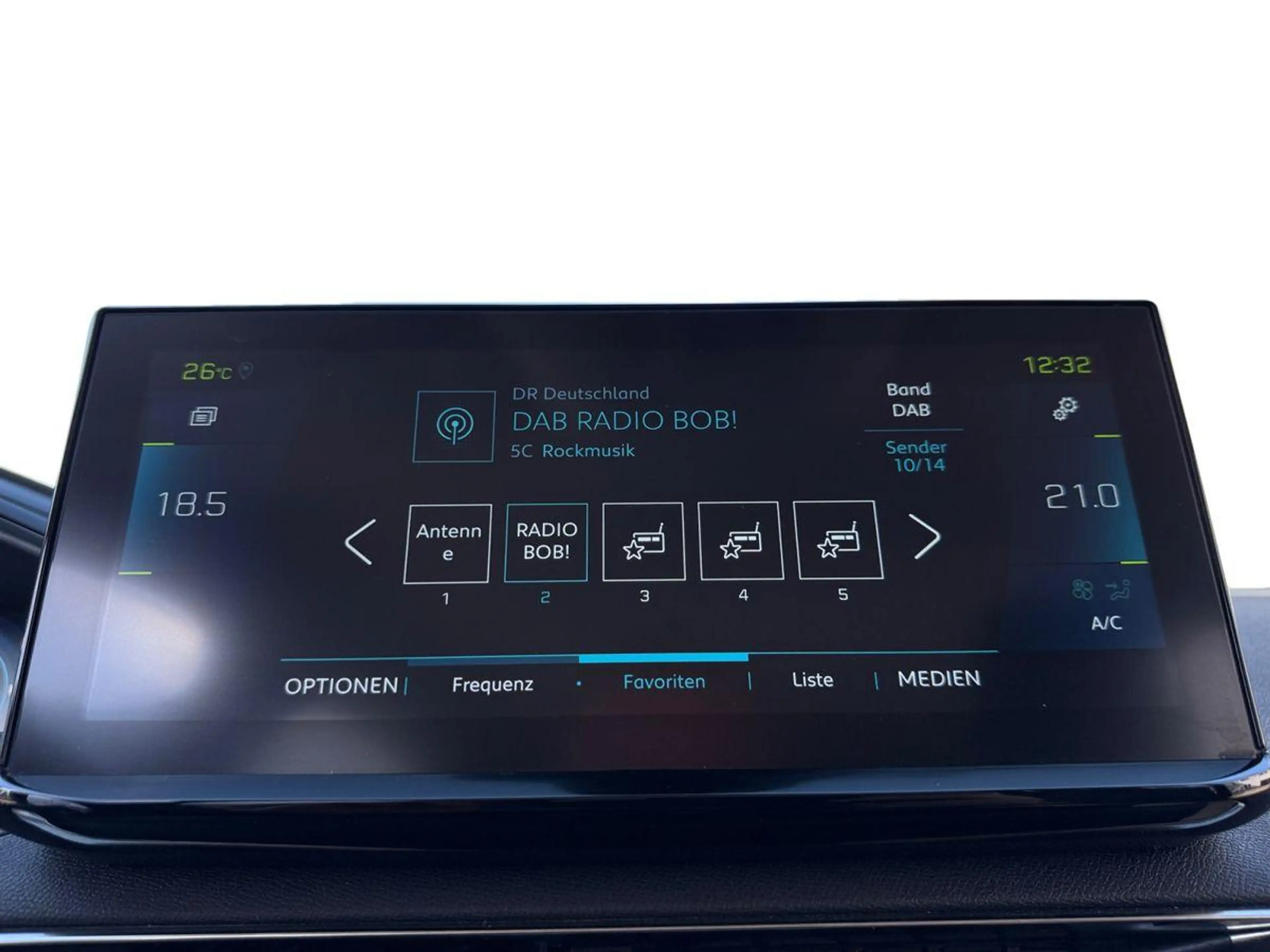 Peugeot 3008 Hybrid Allure LED/NAVI/SHZ/180°Kamera/Allwetter — photo 10