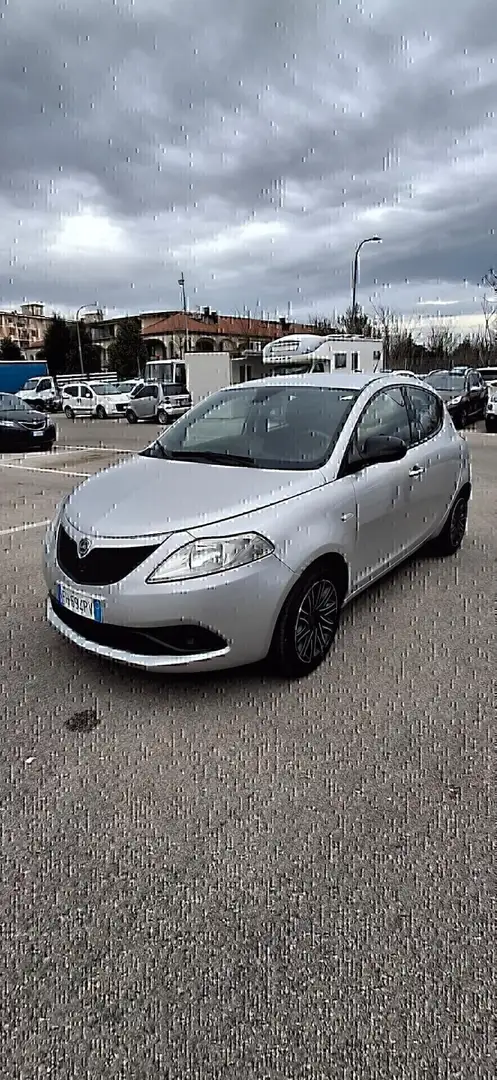 Lancia Ypsilon Ypsilon 1.2 69 CV 5 porte GPL Ecochic Platinum Gris - 2
