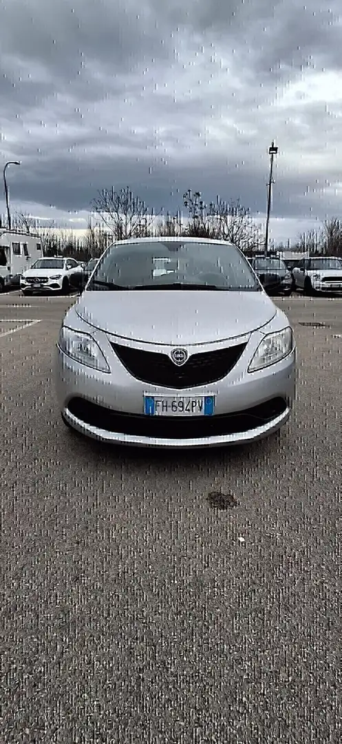 Lancia Ypsilon Ypsilon 1.2 69 CV 5 porte GPL Ecochic Platinum Gris - 1