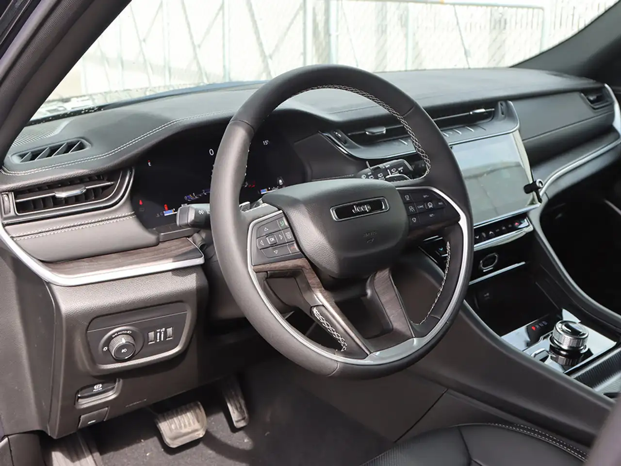 Jeep Grand Cherokee снимка Jeep Grand Cherokee