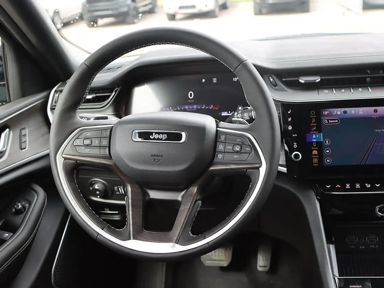 Jeep Grand Cherokee снимка Jeep Grand Cherokee