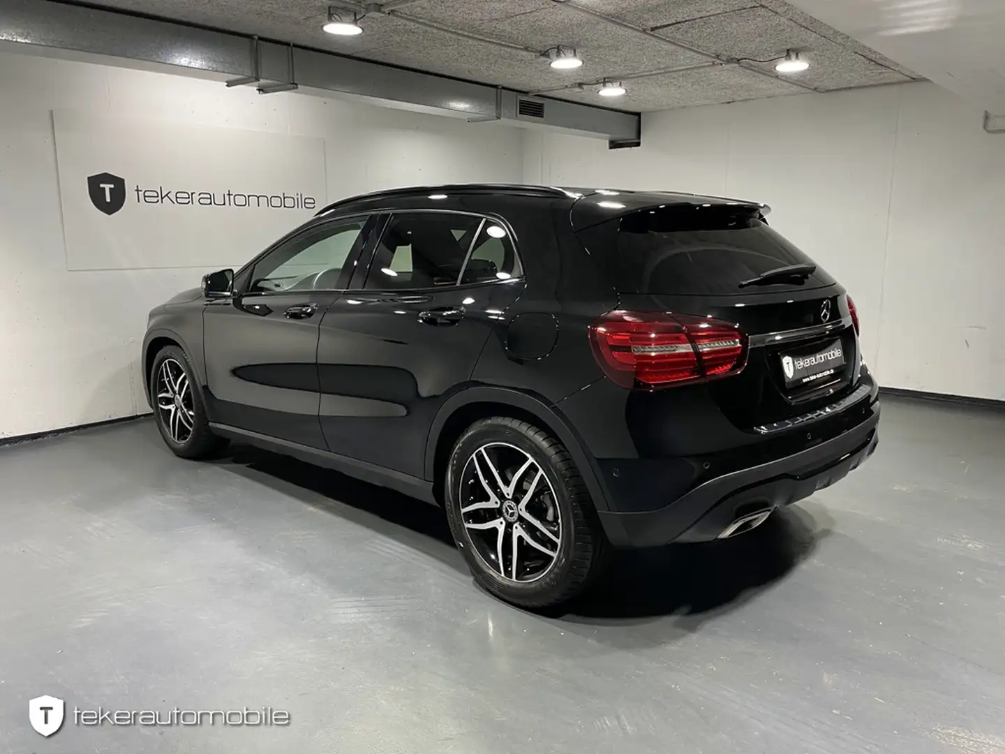 Mercedes-Benz GLA 180 *Nightpaket*LED*Kamera*Navi* Noir - 2