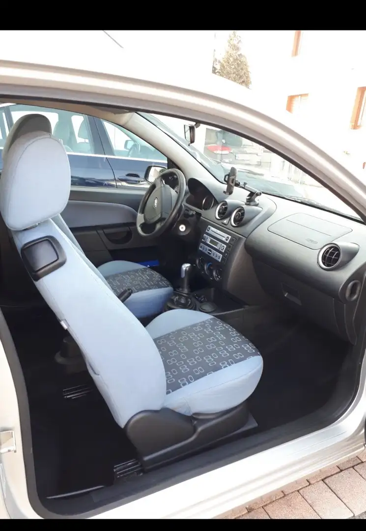 Ford Fiesta Courier - 2