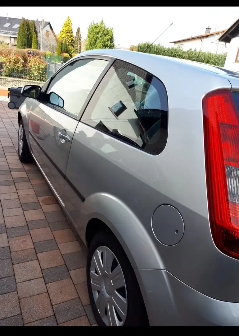 Ford Fiesta Courier - 1