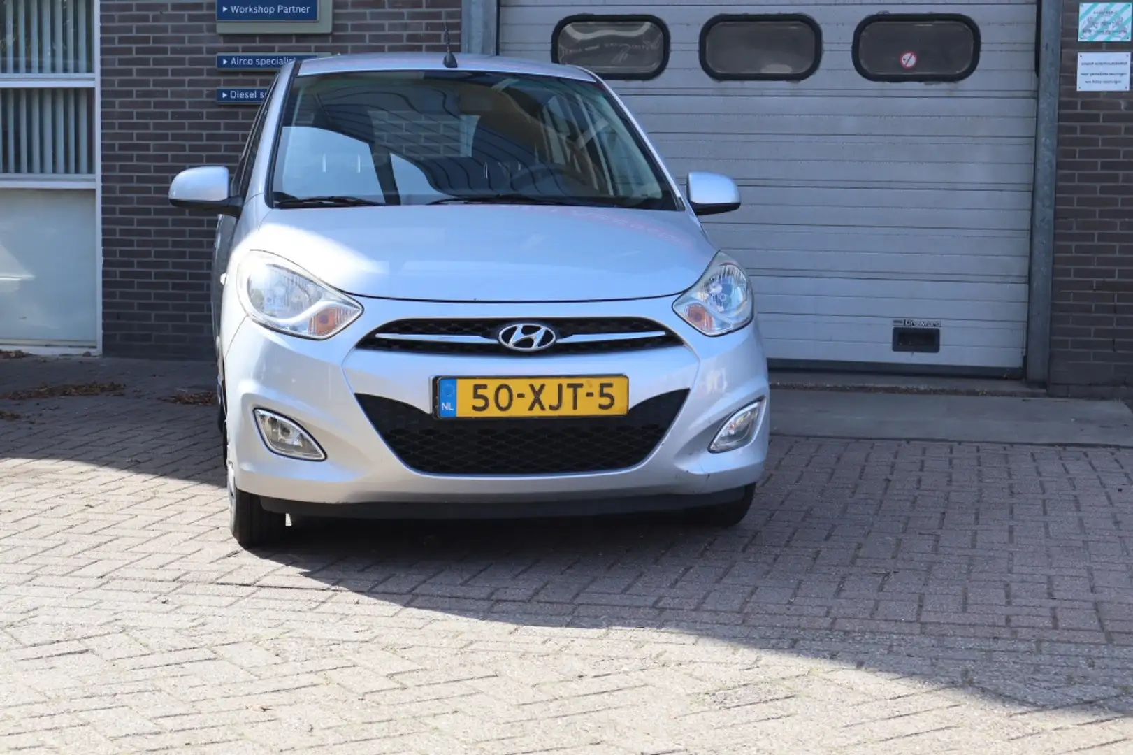 Hyundai i10 1.2 Plus Gris - 1