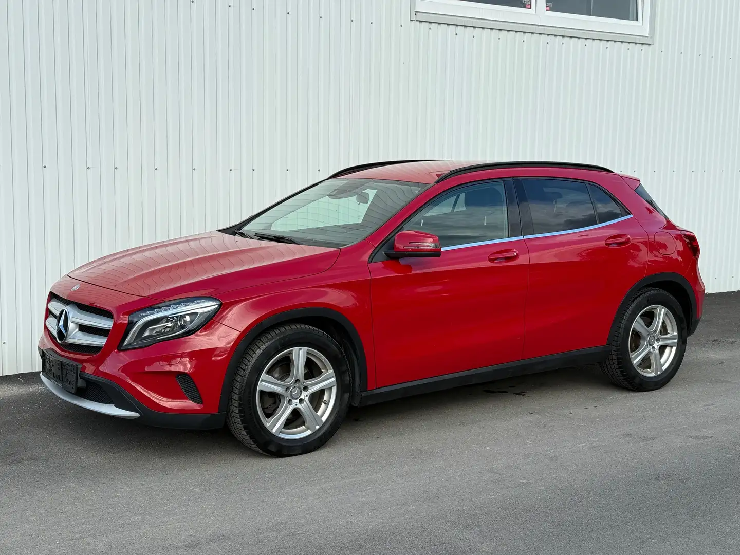 Mercedes-Benz GLA 220 4Matic*AHK*Xenon*PDC* Rouge - 1