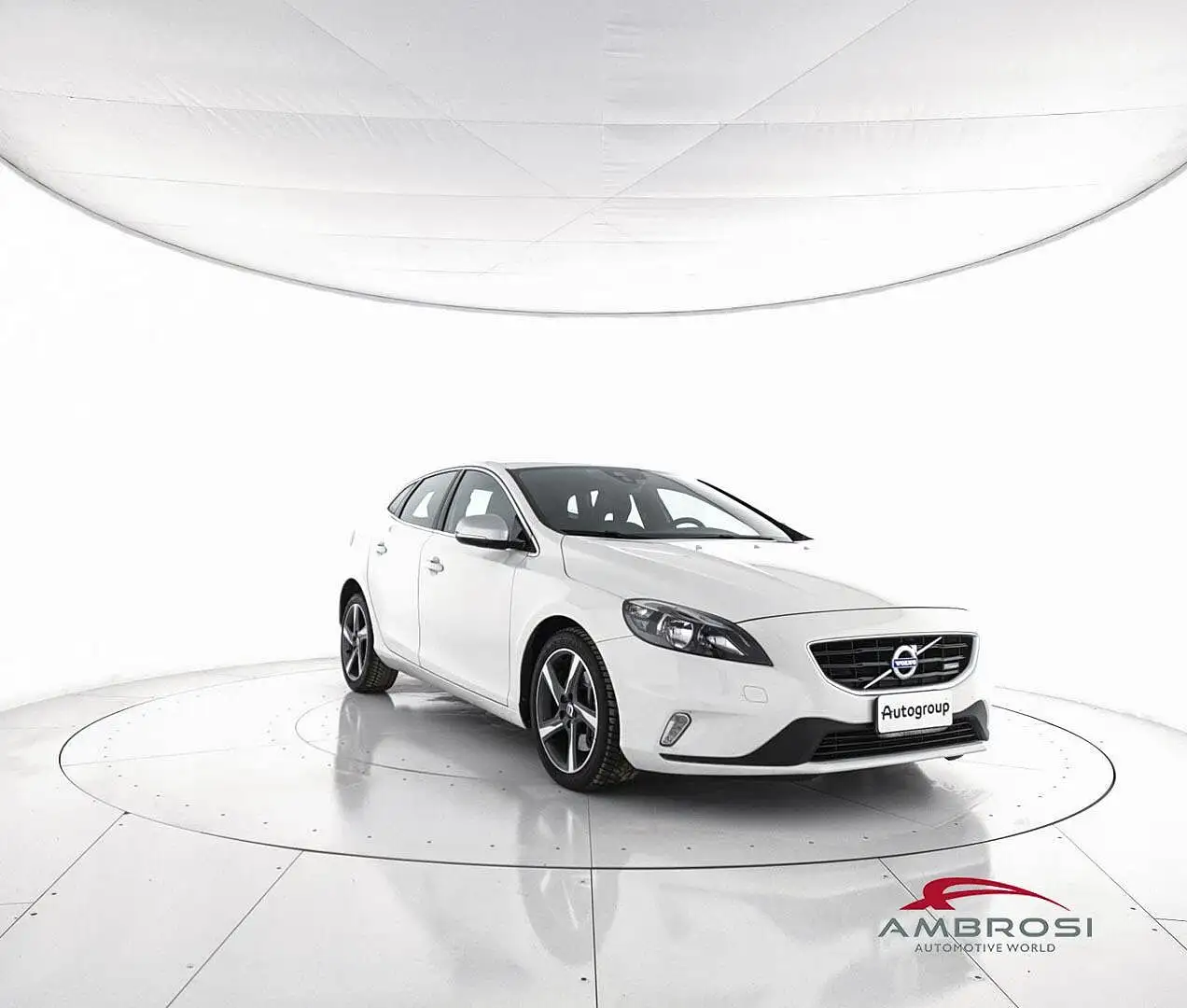 Volvo V40 D4 Geartronic R-design Momentum Blanco - 2