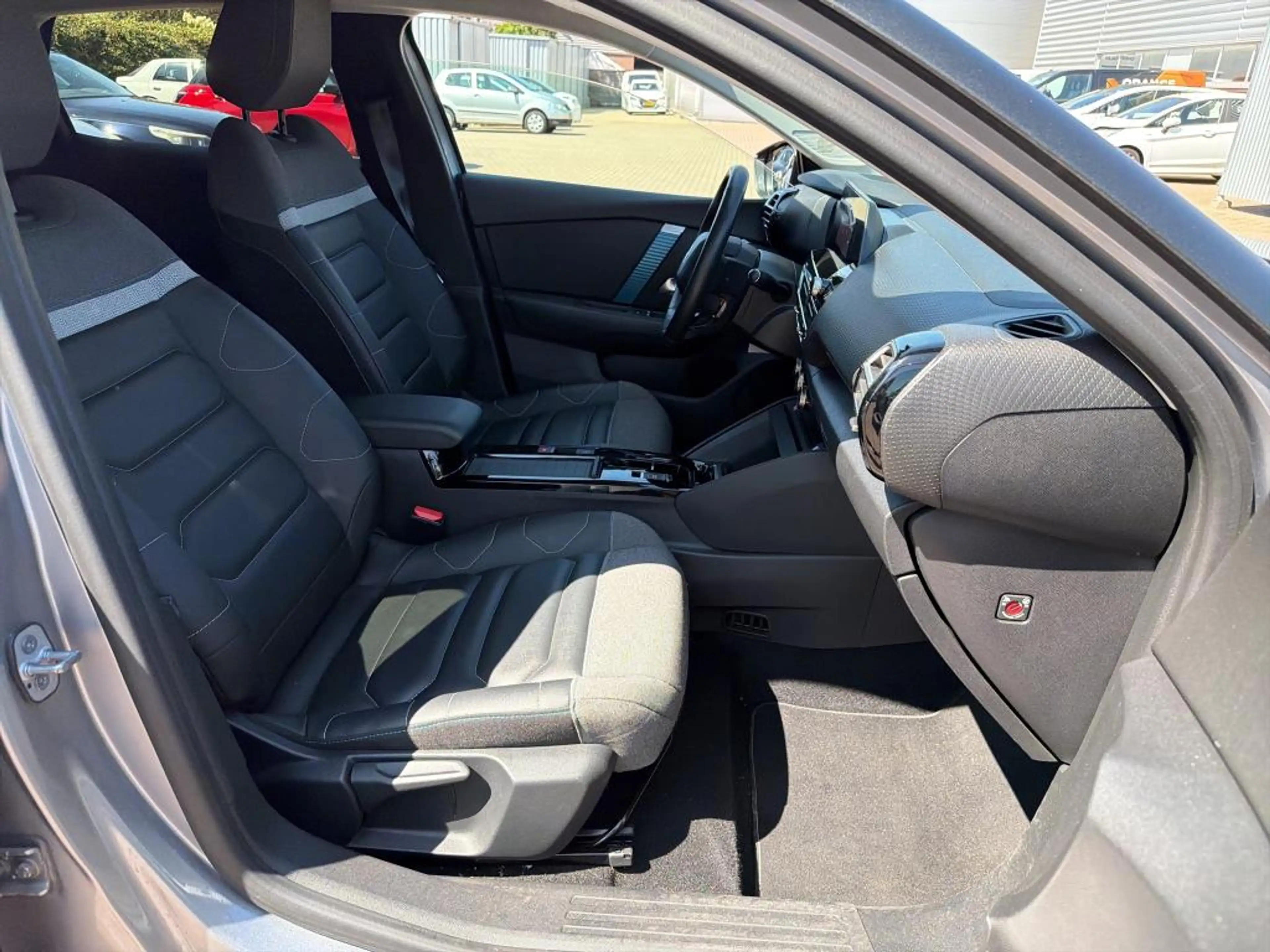Citroen E-C4 Electric Shine 50 kWh — photo 13