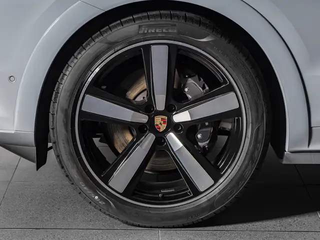 Porsche Cayenne view 9