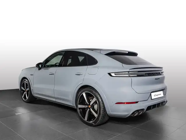 Porsche Cayenne view 3