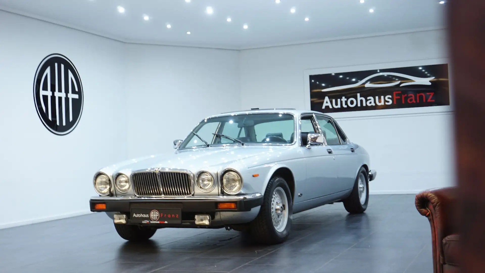 Jaguar XJ12 *H-Kennzeichen*DeutschesFahrzeug* Stříbrná - 1
