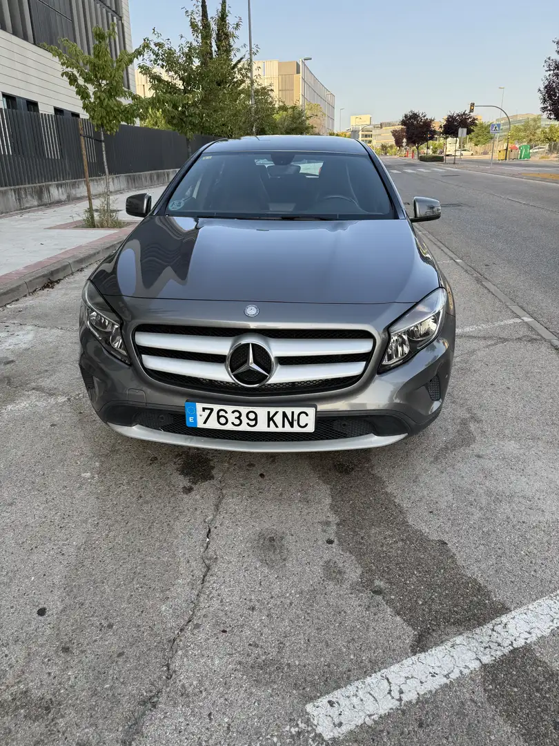 Mercedes-Benz GLA 200 200d Gris - 2
