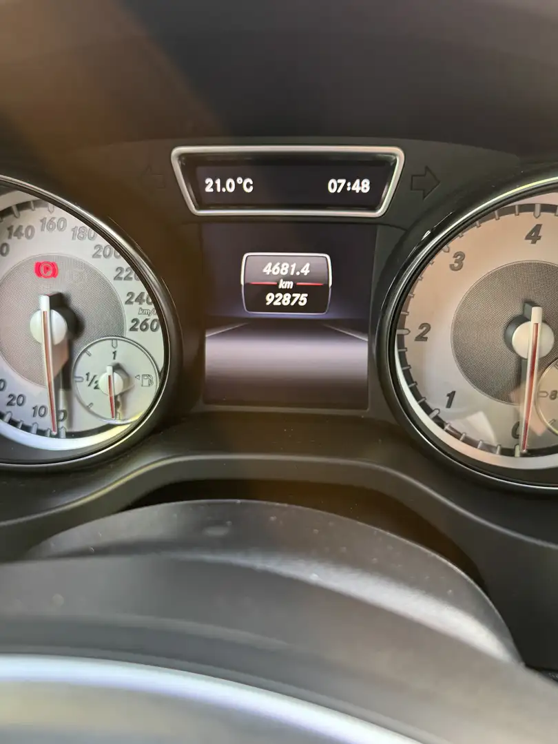 Mercedes-Benz GLA 200 200d Gris - 1