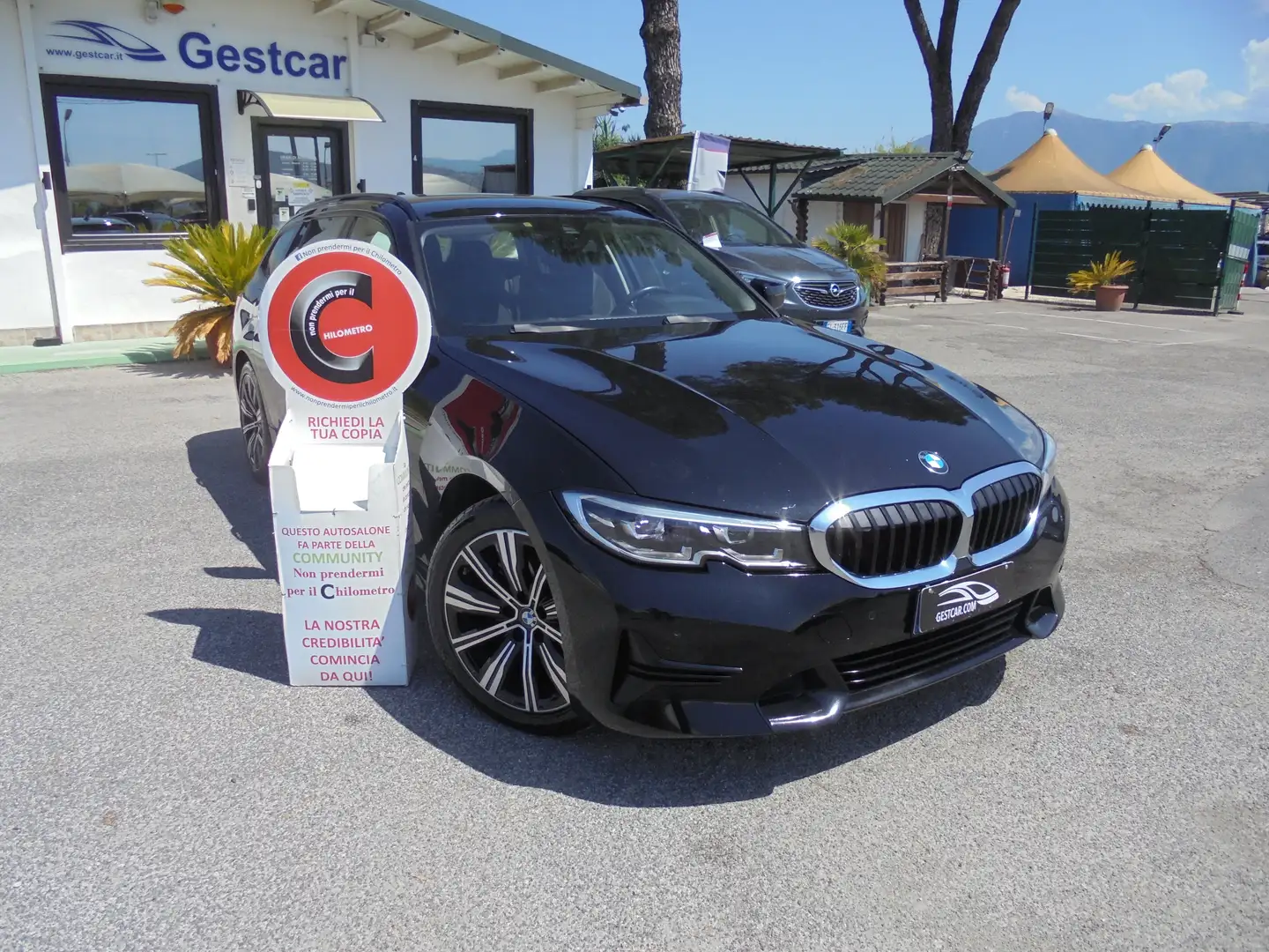 BMW 318 Touring 318d Touring mhev 48V Sport auto Negro - 1