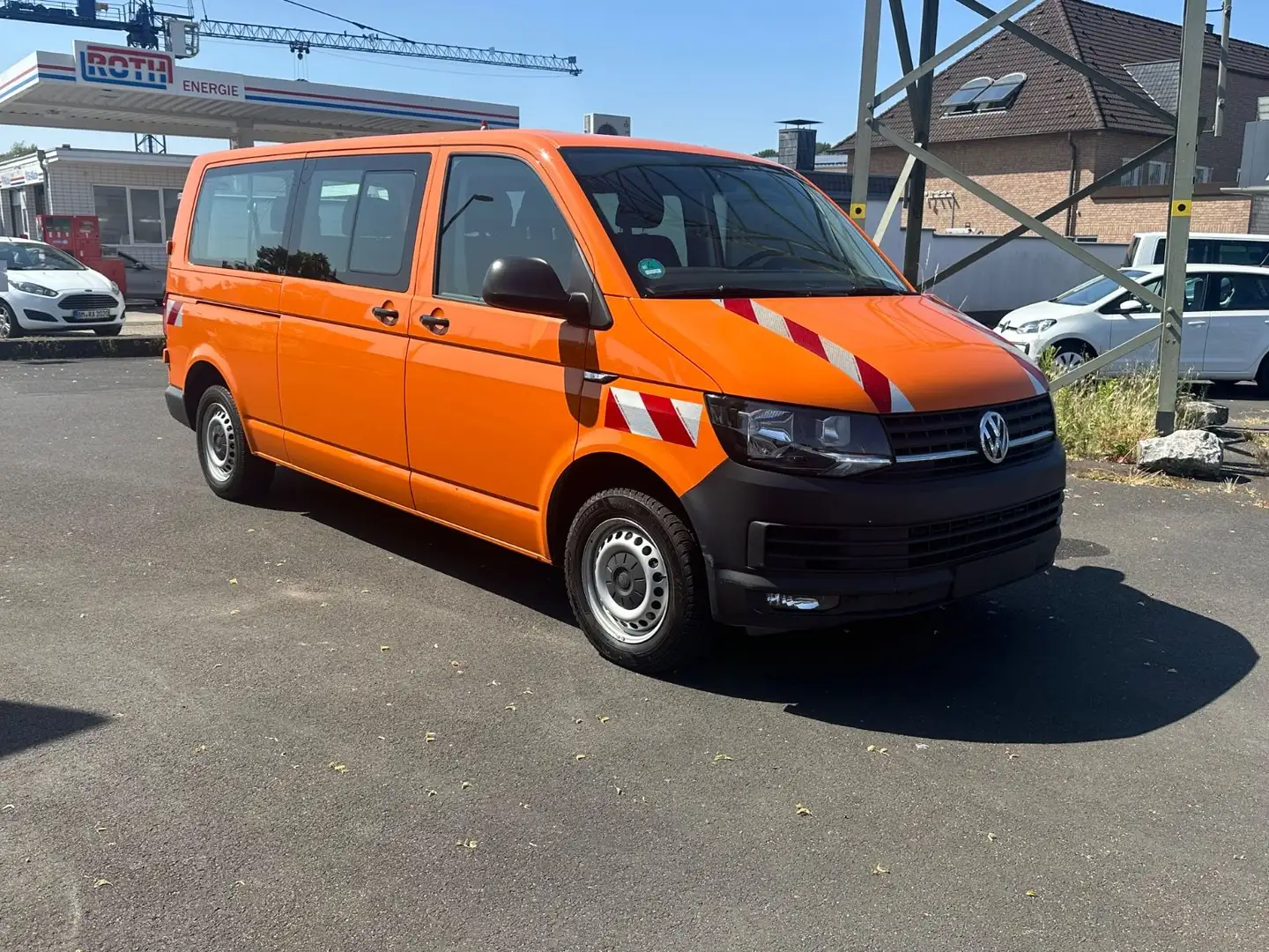Volkswagen T6 Transporter Kombi lang/ 9 Sitze/2x Klima Orange - 1