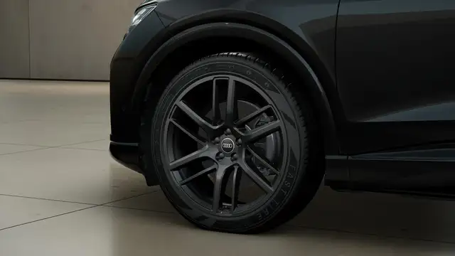 Audi E-Tron view 5