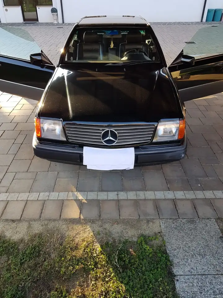 Mercedes-Benz 200 coupe colore nero, foto 1