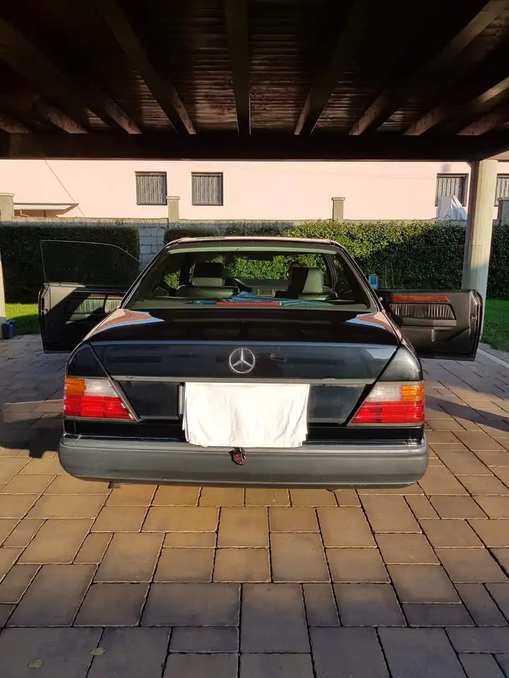 Mercedes-Benz 200 coupe colore nero, foto 2
