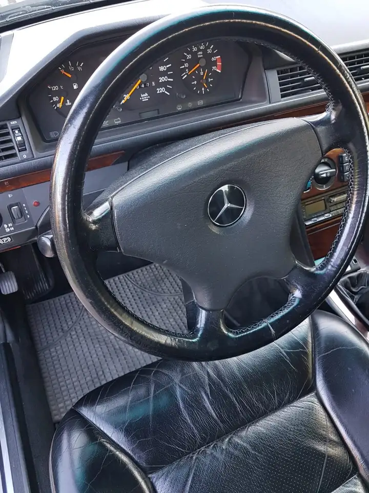 Mercedes-Benz 200 coupe colore nero, foto 6