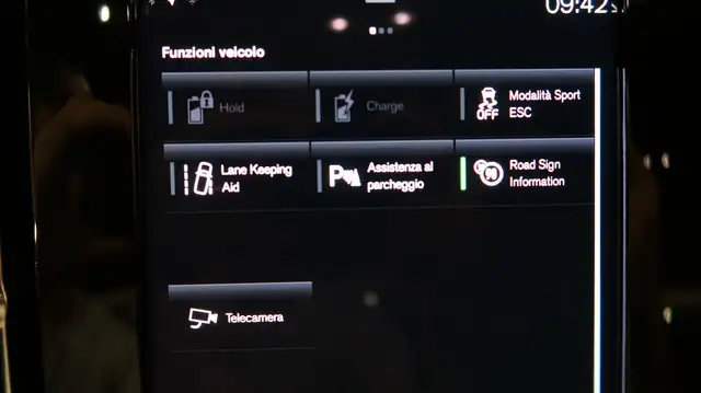 Volvo XC40 view 11