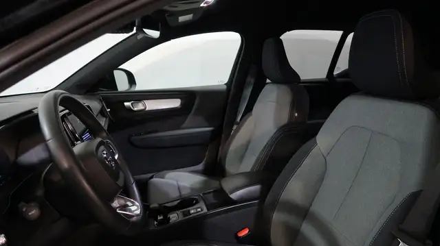 Volvo XC40 view 30