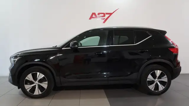 Volvo XC40 view 3