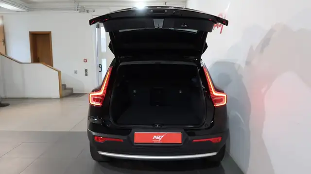 Volvo XC40 view 12