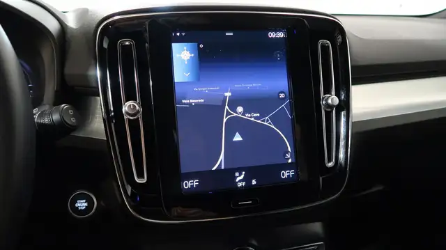 Volvo XC40 view 8
