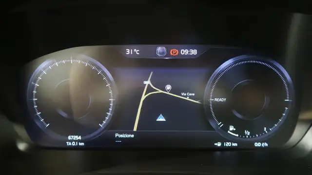 Volvo XC40 view 16