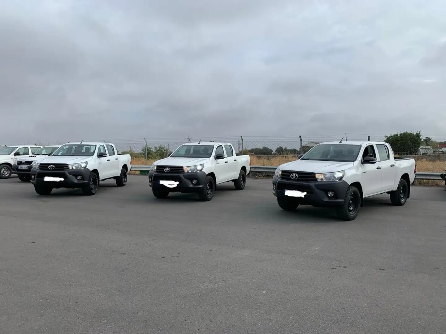 Toyota Hilux Cabina Doble GX Blanco - 2