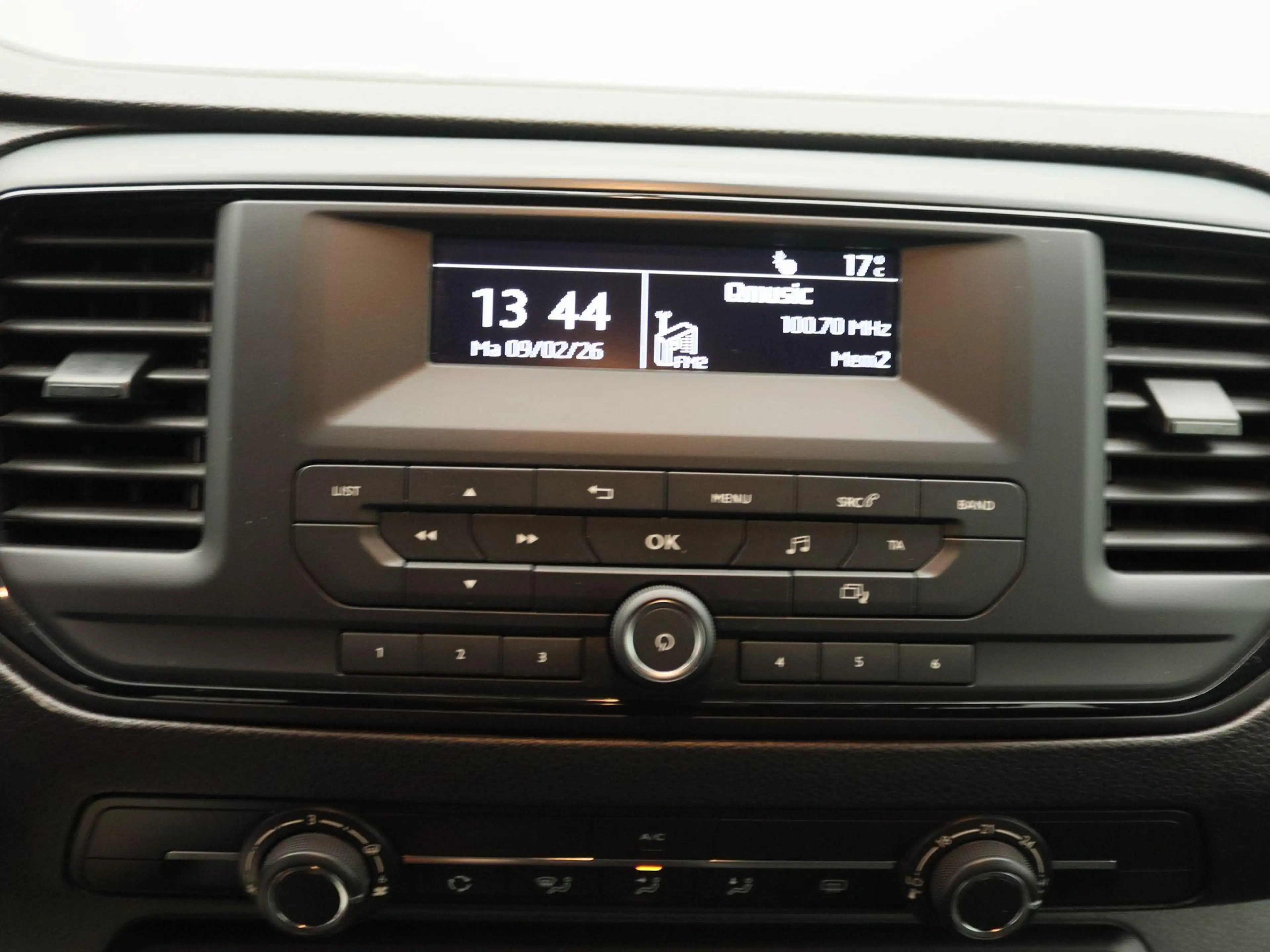Opel Vivaro-e Combi L2H1 75 kWh — photo 10