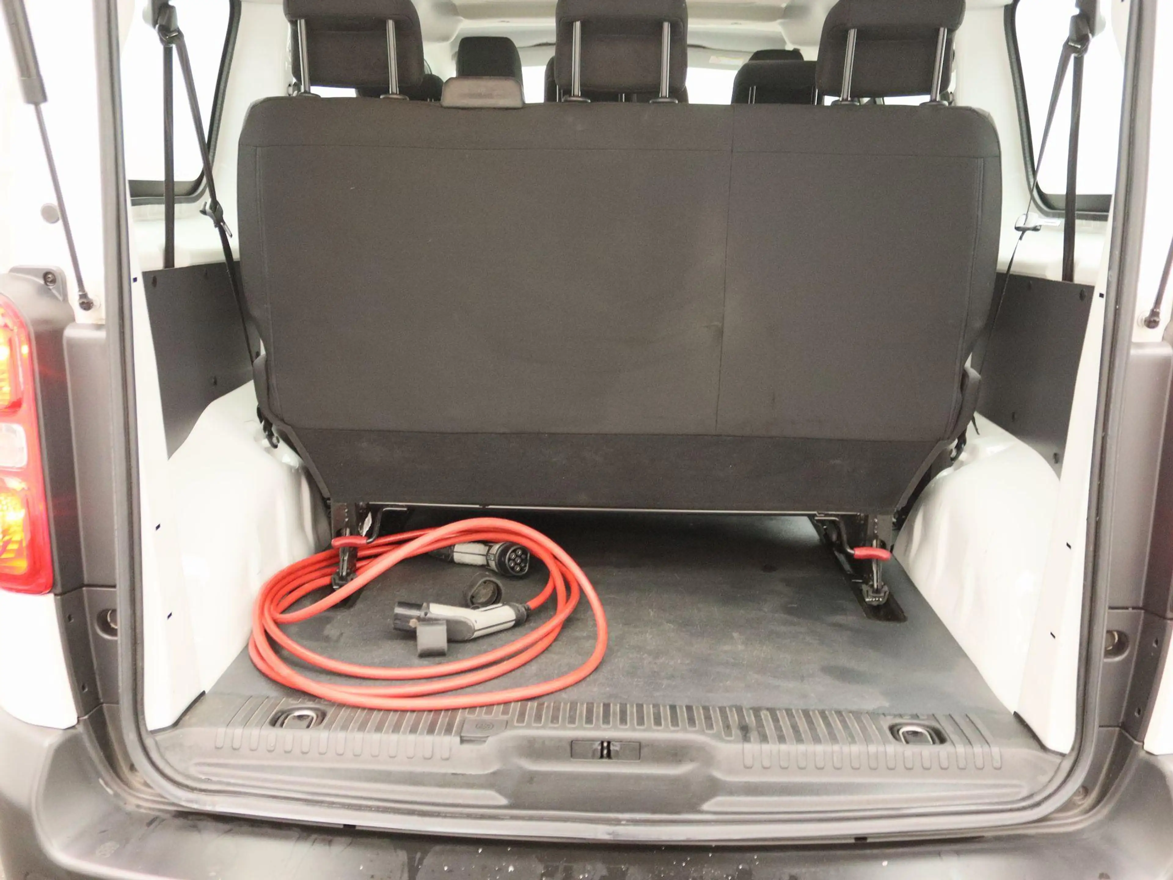 Opel Vivaro-e Combi L2H1 75 kWh — photo 13