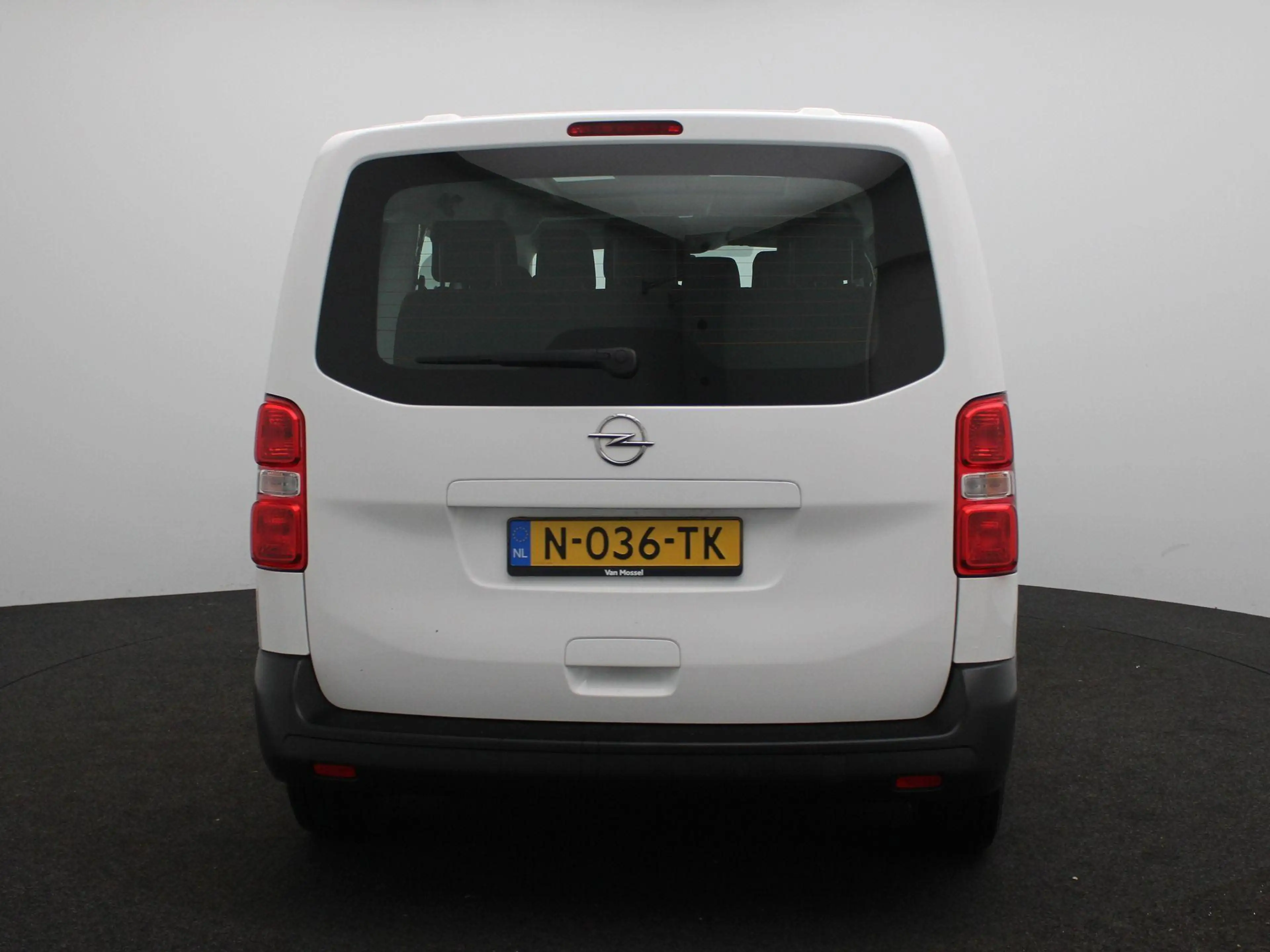 Opel Vivaro-e Combi L2H1 75 kWh — photo 6