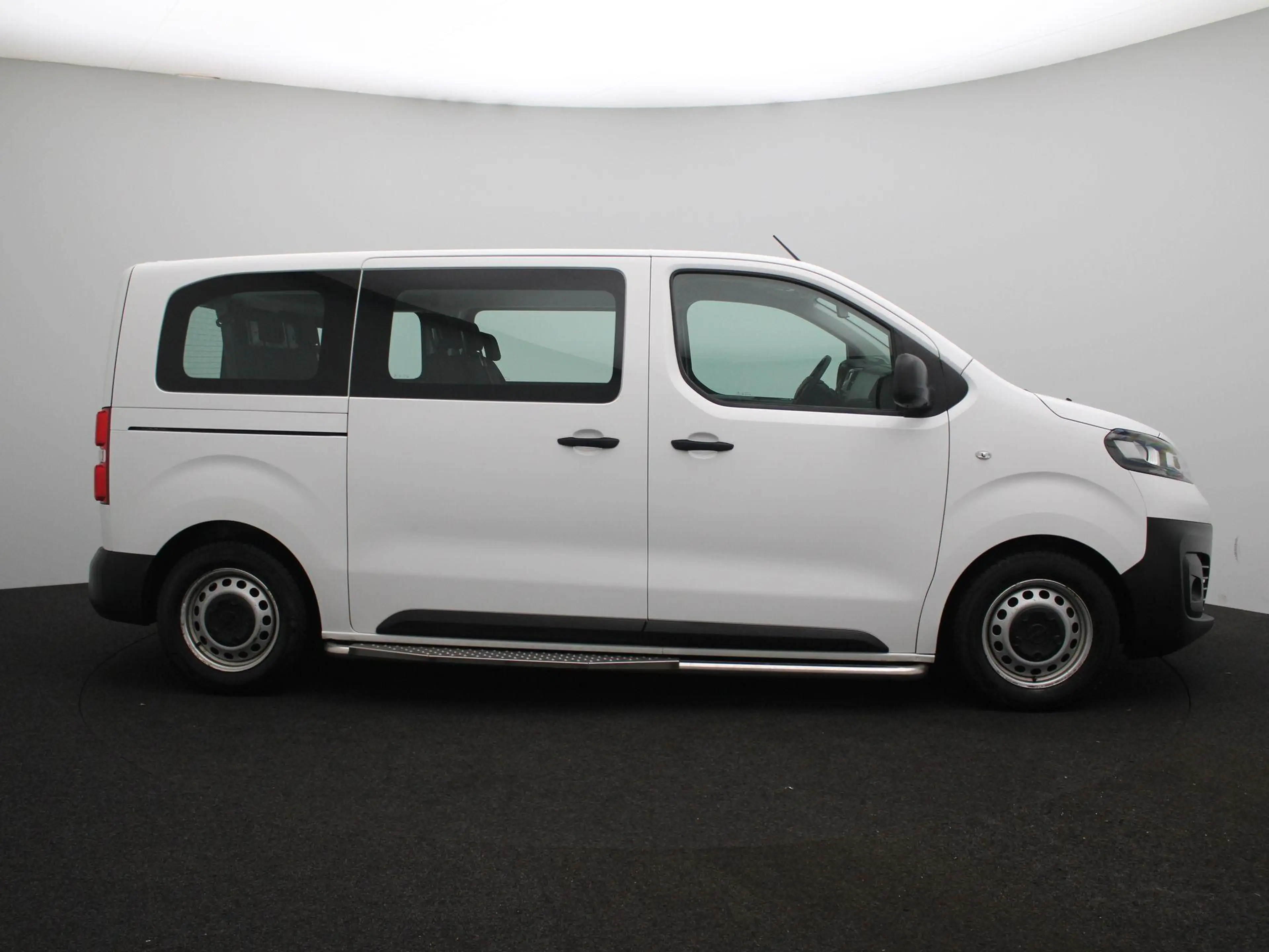 Opel Vivaro-e Combi L2H1 75 kWh — photo 7